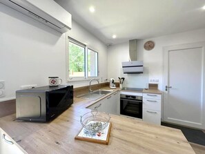 Microwave, dishwasher - The Nasses Vacation Rental - SAINT JULIEN EN BORN (SAINT JULIEN EN BORN)