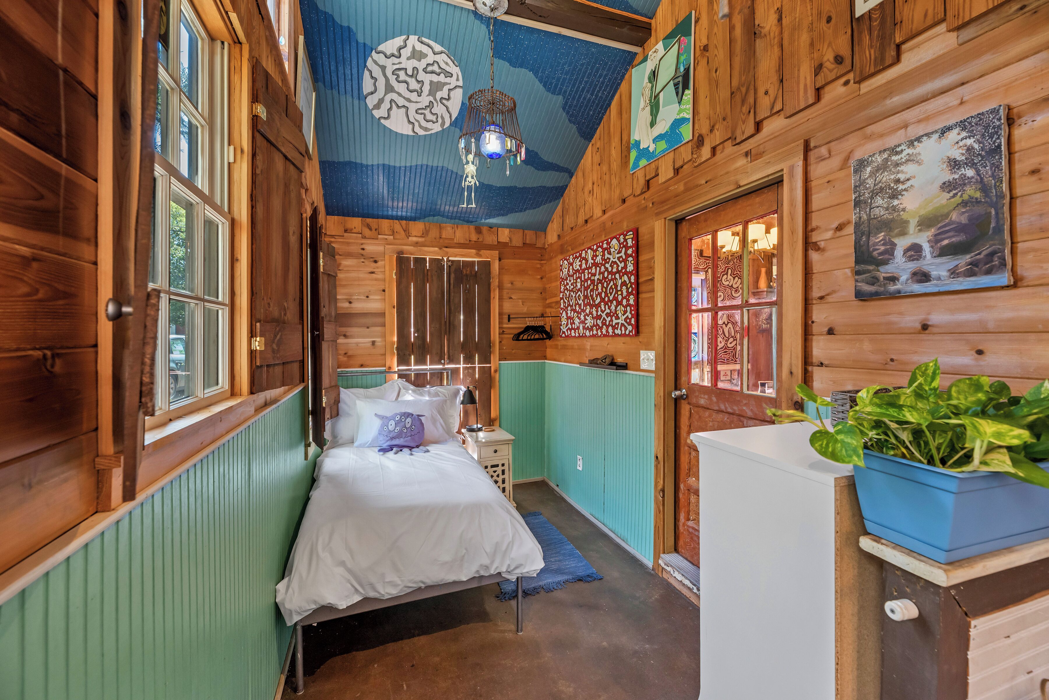 5 habitaciones, tabla de planchar con plancha, wifi y ropa de cama 