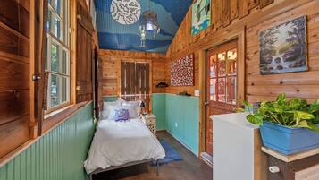 5 habitaciones, tabla de planchar con plancha, wifi y ropa de cama