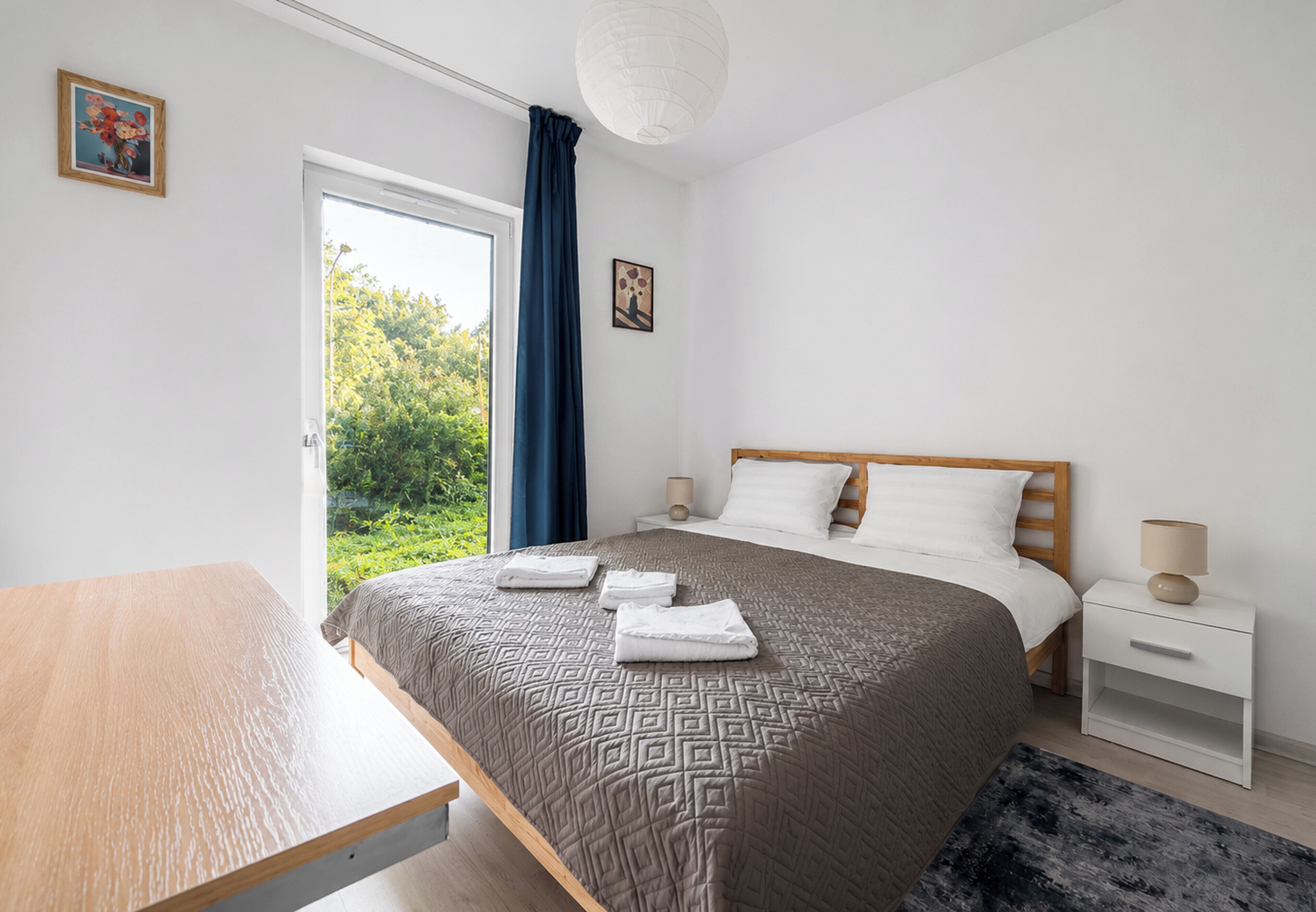 Iron/ironing board, WiFi, bed sheets