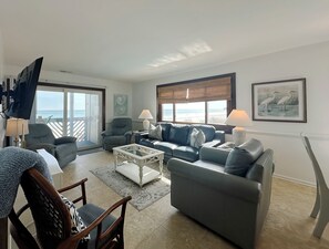 TV - Maritime Place A4 - Oceanfront in Garden City Beach (Garden City)