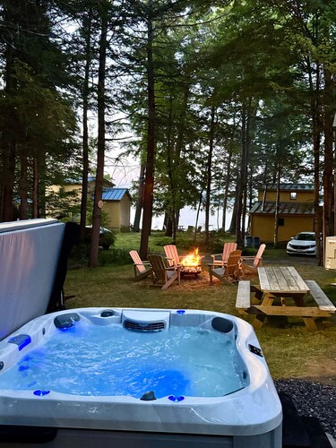 Dog Friendly, Steps to Lake, Golf, & Theate