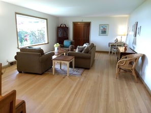 TV, offices - Waterfront, Views, Garden Setting, King Bed (Sequim)