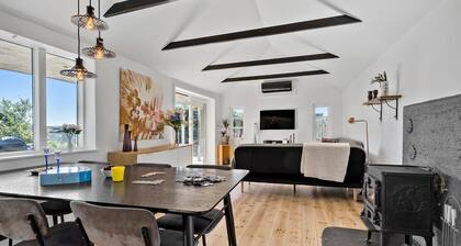 Awesome home in Munkebo with house sea view