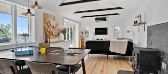 Awesome home in Munkebo with house sea view