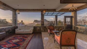 Deluxe Triple Room, Balcony, Garden View | Interior