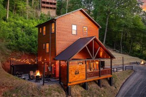 Exterior - HotTub/GameRoom/FirePit/Secluded/Sleeps 10! (Sevierville)