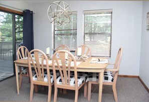 Dining - 2-bedroom townhome in pleasant Pinetop Country Club with AC (Pinetop Country Club)