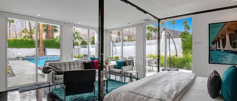 3 habitaciones, tabla de planchar con plancha, wifi y ropa de cama