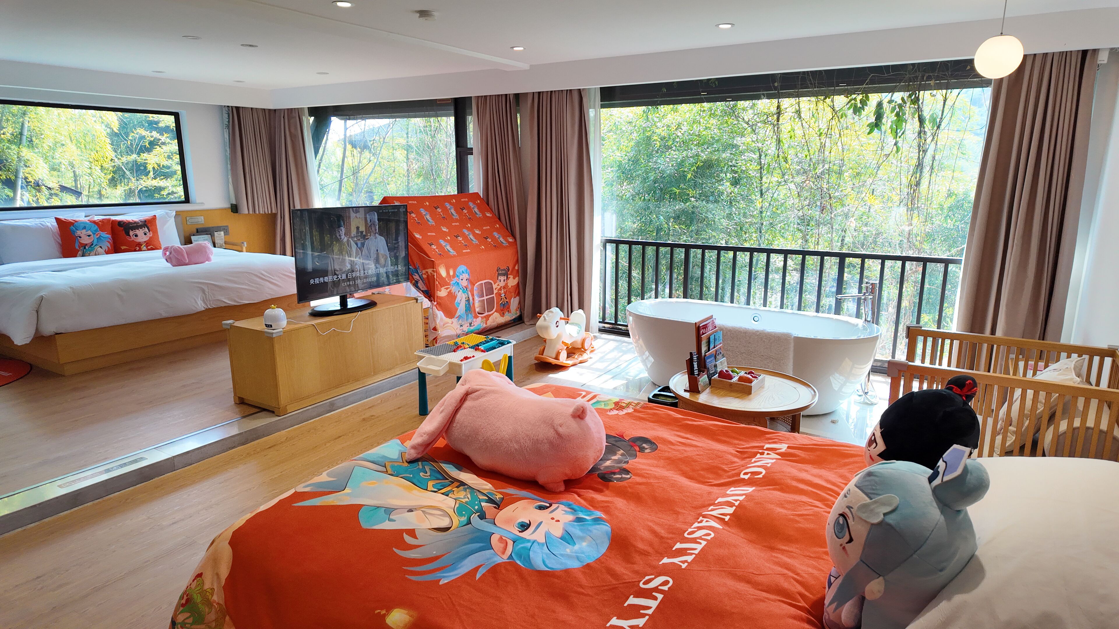 Minibar, desk, blackout curtains, free WiFi