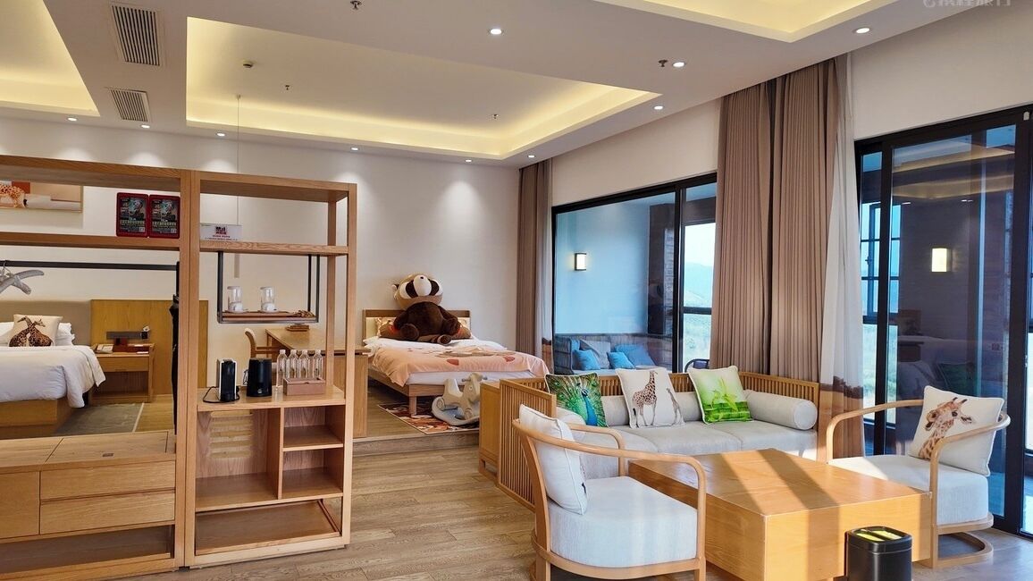 Minibar, desk, blackout curtains, free WiFi