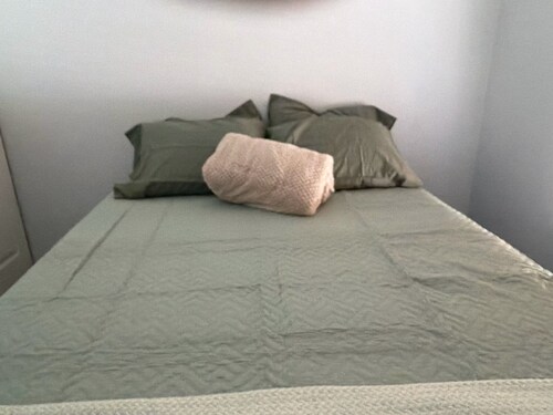 3-bedroom house in enchanting Bloomfield with cool AC