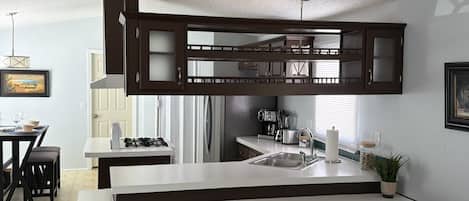 Coffee/tea maker, fridge, microwave, oven
