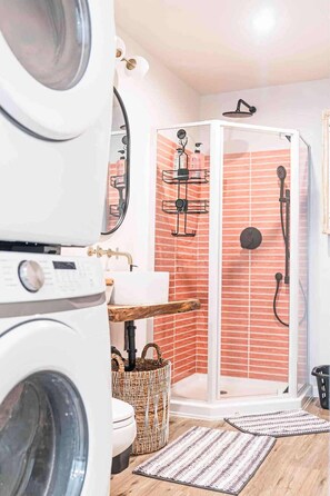 Bathroom - Centralia Garden Cottage | Cozy Loft Retreat (Centralia)