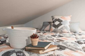 Room - Centralia Garden Cottage | Cozy Loft Retreat (Centralia)