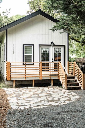Exterior - Centralia Garden Cottage | Cozy Loft Retreat (Centralia)
