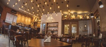 Charming Historic Room Near Downtown – Only 700 Meters from Shopping Palladium