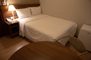 Room - Charming Historic Room Near Downtown – Only 700 Meters from Shopping Palladium (Paraná)