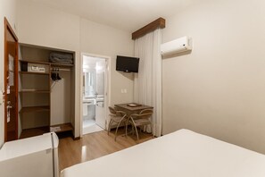 Room - Comfortable Room Near City Center – Ideal for Couples or Business Travelers (Paraná)
