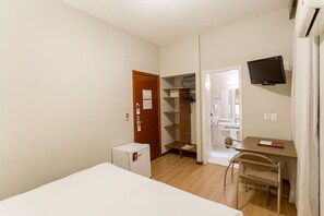 Room - Comfortable Room Near City Center – Ideal for Couples or Business Travelers (Paraná)