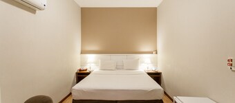 Comfortable Room Near City Center – Ideal for Couples or Business Travelers