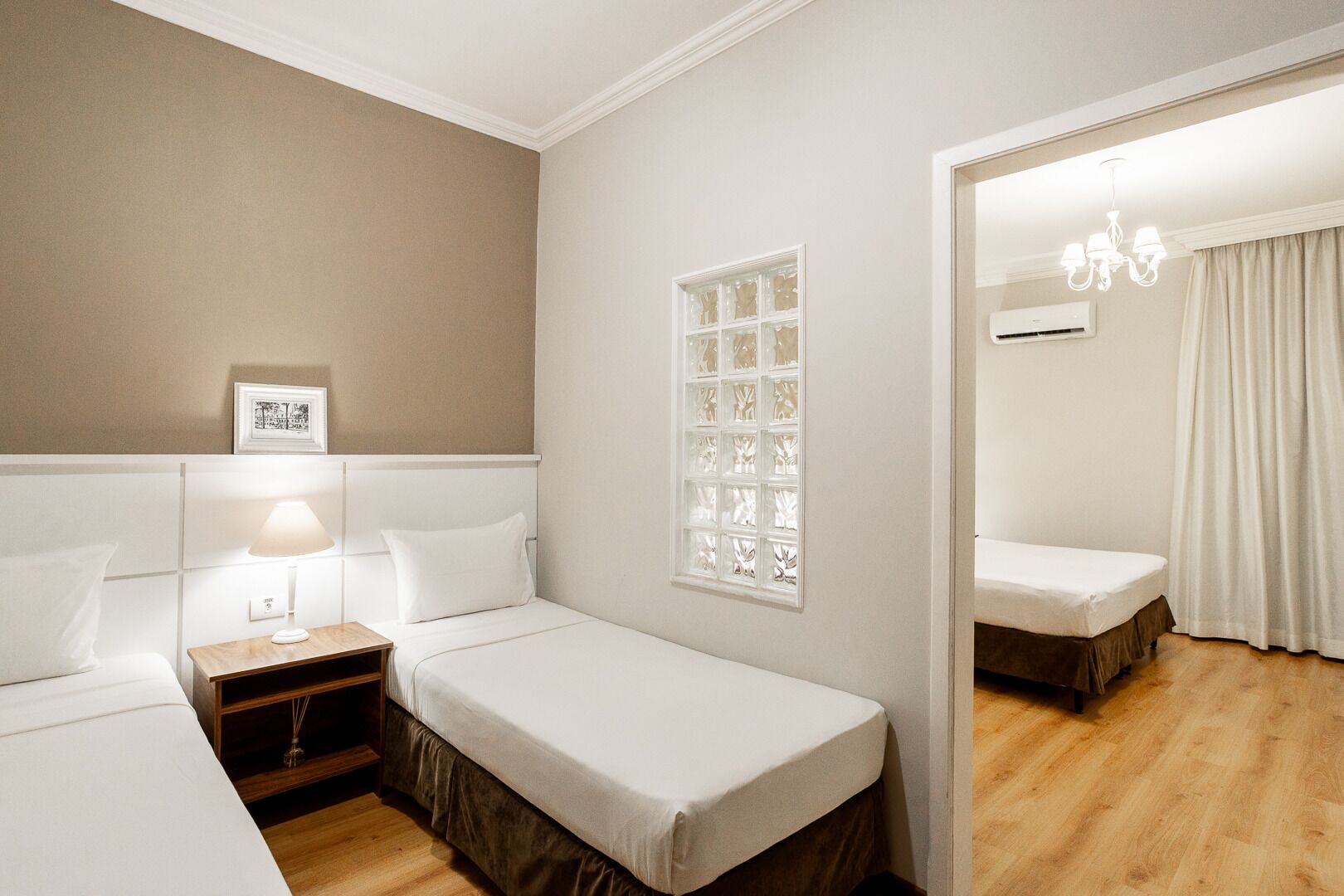Ferros/tábuas de passar roupa, Wi-Fi de cortesia, roupa de cama