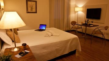 Ferros/tábuas de passar roupa, Wi-Fi de cortesia, roupa de cama
