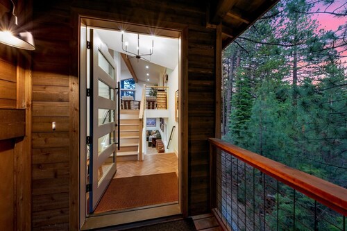 Gardner Mountain Lodge:A/C, Hot Tub, Pool Table, Location