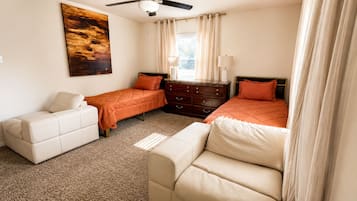 2 habitaciones, escritorio, tabla de planchar con plancha y wifi gratis