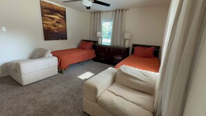 2 Schlafzimmer, Schreibtisch, Bügeleisen/Bügelbrett, kostenloses WLAN