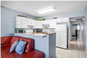Interior - Cozy 1-bedroom condo in soothing Port Aransas with AC (Port Aransas)