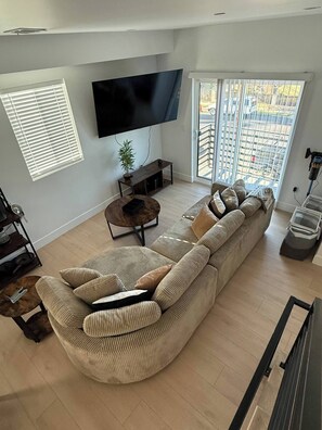 Smart TV - Modern 5BR/5BA Near USC & Downtown LA (Los Angeles)