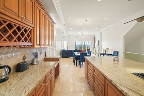 Dining - Beachfront Oasis, 3BR, Ocean Views, Steps 2 HB (Huntington Beach)