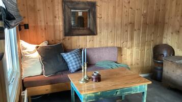 Basic Cabin, Mountain View | Living area