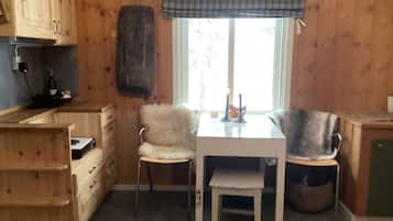 Eenvoudig huisje, uitzicht op bergen | Interieur