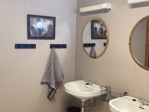 Basic Cabin, Mountain View | Bathroom - Geilo fjellcamp (Buskerud)