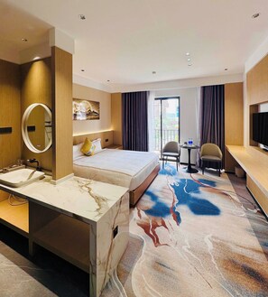 Deluxe Double Room, Balcony, City View - Kim Thanh Hotel (Kinh Bac)
