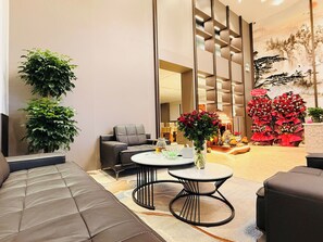 Deluxe Double Room, Balcony, City View | Lobby - Kim Thanh Hotel (Kinh Bac)