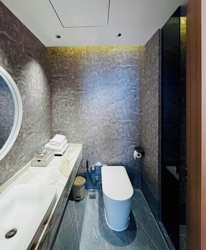 Deluxe Double Room, Balcony, City View | Bathroom - Kim Thanh Hotel (Kinh Bac)