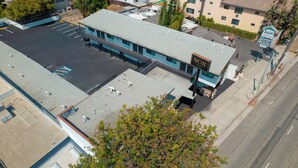 A hotel with a flat roof, a signboard, and a parking lot. - Nox Hotel - Studio City (Studio City)