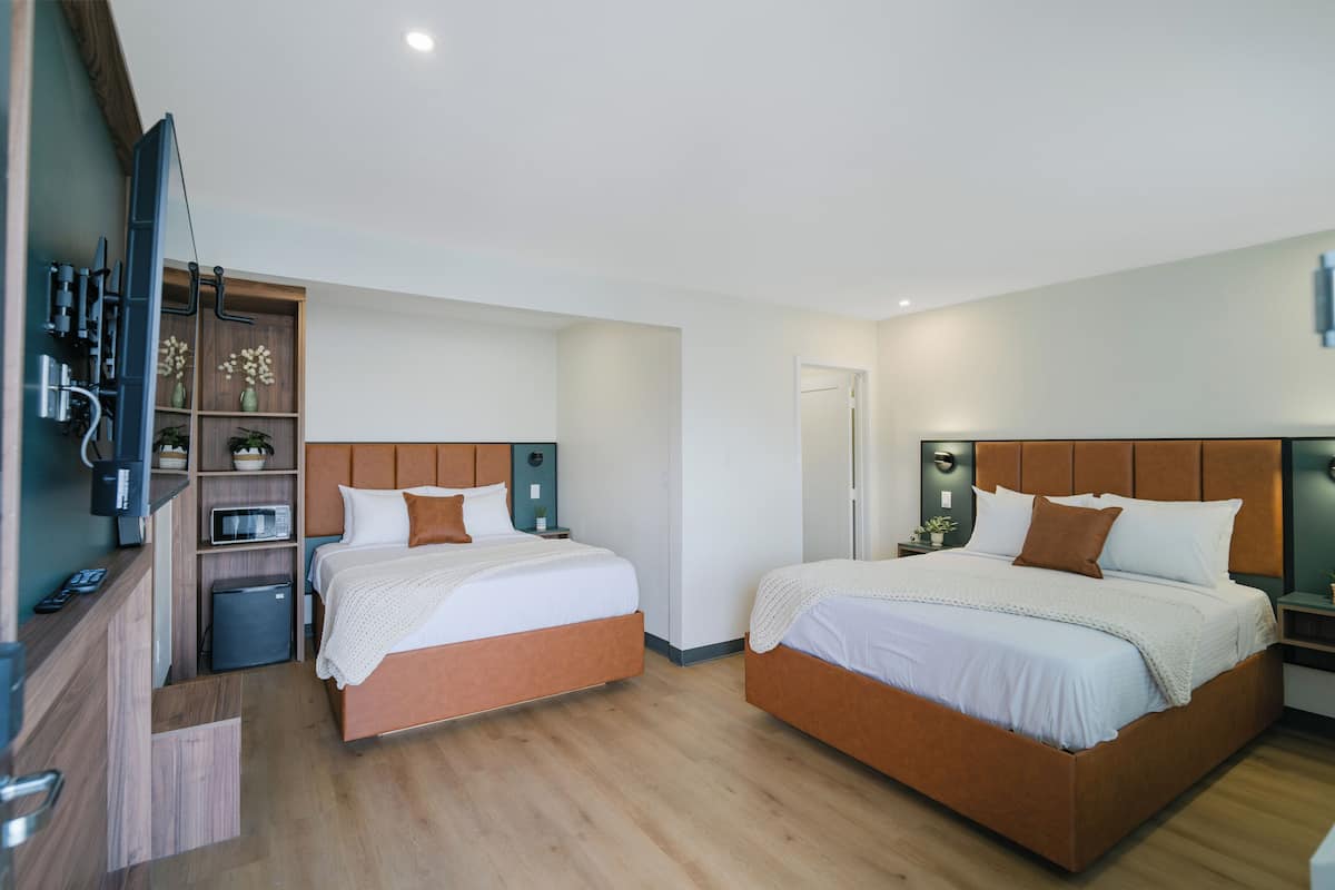 Deluxe tweepersoonskamer, 2 queensize bedden, niet-roken | Gratis wifi, beddengoed