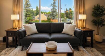 Modern 4BR Duplex Near Marda Loop| Family Friendly