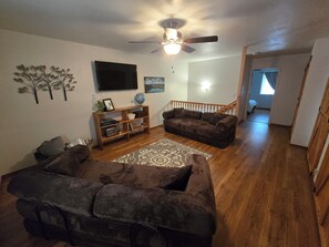 Smart TV, stereo - Ken's Place - Cozy & Fun in Cumberland Wi (Cumberland)