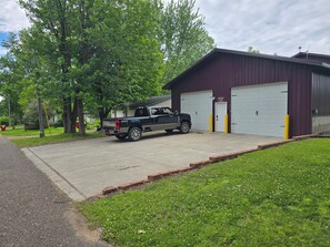 Property grounds - Ken's Place - Cozy & Fun in Cumberland Wi (Cumberland)