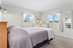 Room - Wild Blueberry Patch Home - NEW! Home in Blue Hill (Blue Hill)