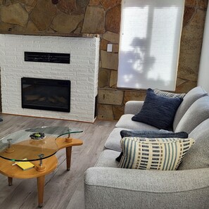 Living area - SeaTac Cozy Home Away From Home (SeaTac)