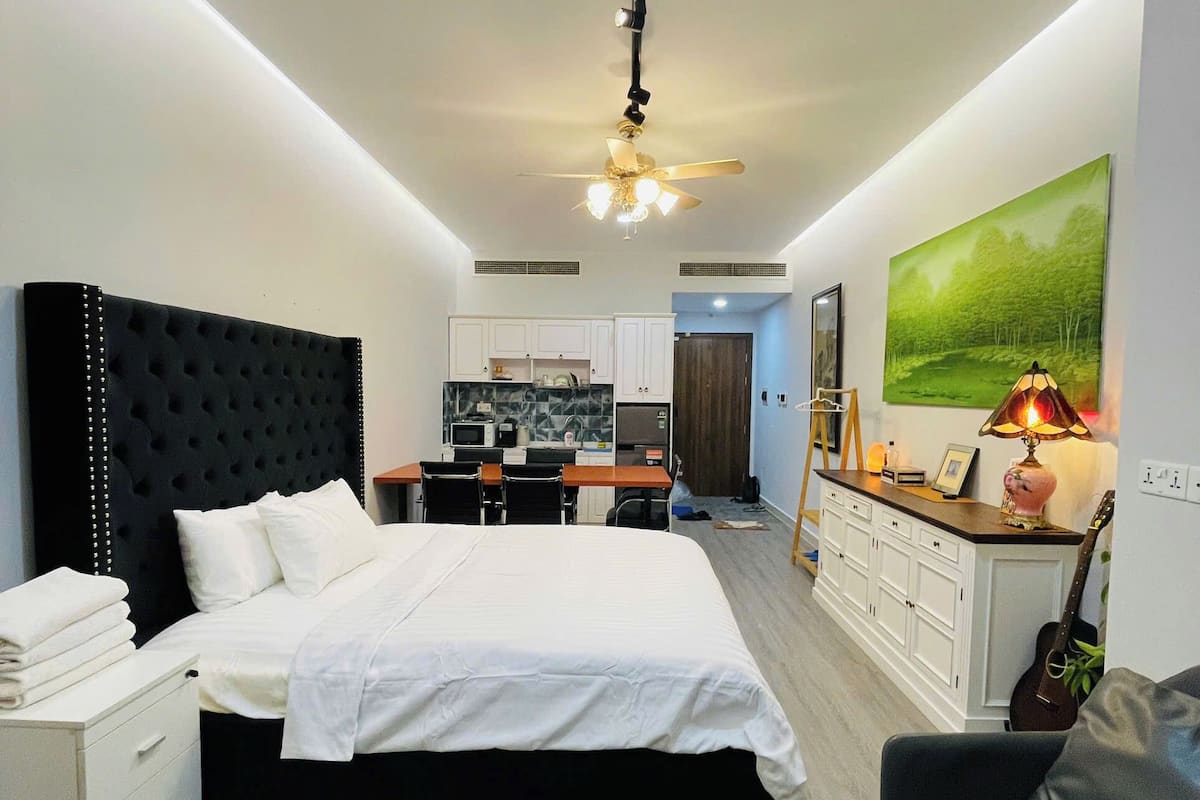 Studio Suite Superior, quang cảnh thành phố | Bàn, khu vực làm việc phù hợp cho laptop, màn/rèm cản sáng