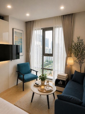 Comfort Studio Suite, 2 Queen Beds, Park View | Living area - SECC Golden King Emhouse (Tan My)