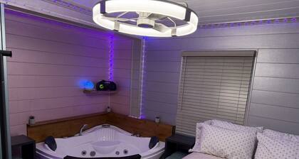 Hot Tub & Home Theatre in the Hood