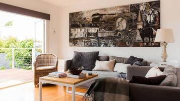 Smart TV, stereo, printers